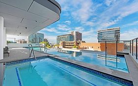 Great Located Unit/Private Balcony, Pool,Gym,Parking